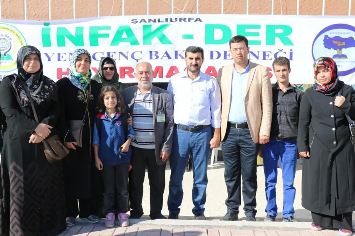 İNFAKDER ekibi ve gönüllüleri